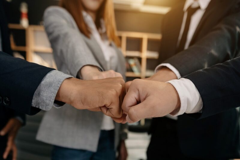 集団凝集性とは？高める重要性と最大化するための方法を解説